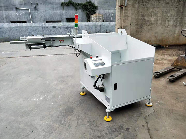 自(zì)動上(shàng)料機(jī)能(néng)解決生(shēng)産中的(de)問(wèn)題