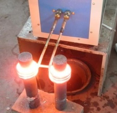 300kw活塞杆熔覆設備電(diàn)磁感應加熱(rè)設備